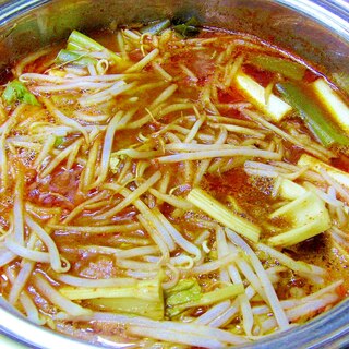 簡単！野菜たっぷり♪ピリ辛トマトカレー鍋